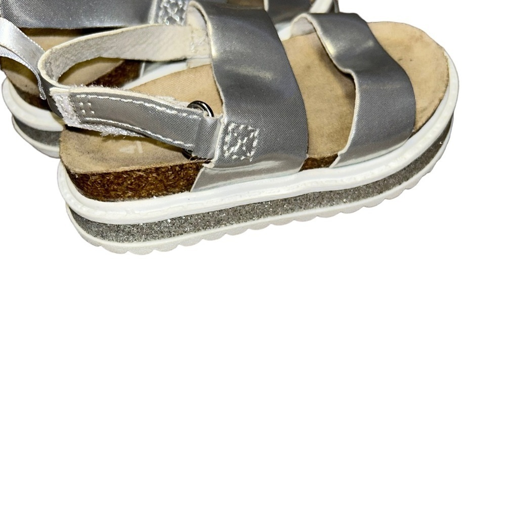 Carter’s Carlyle toddler girls silver platform sandals child kid size 4 glitter